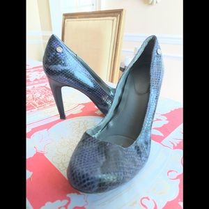 Faux alligator (real leather) navy blue pump - ❤️